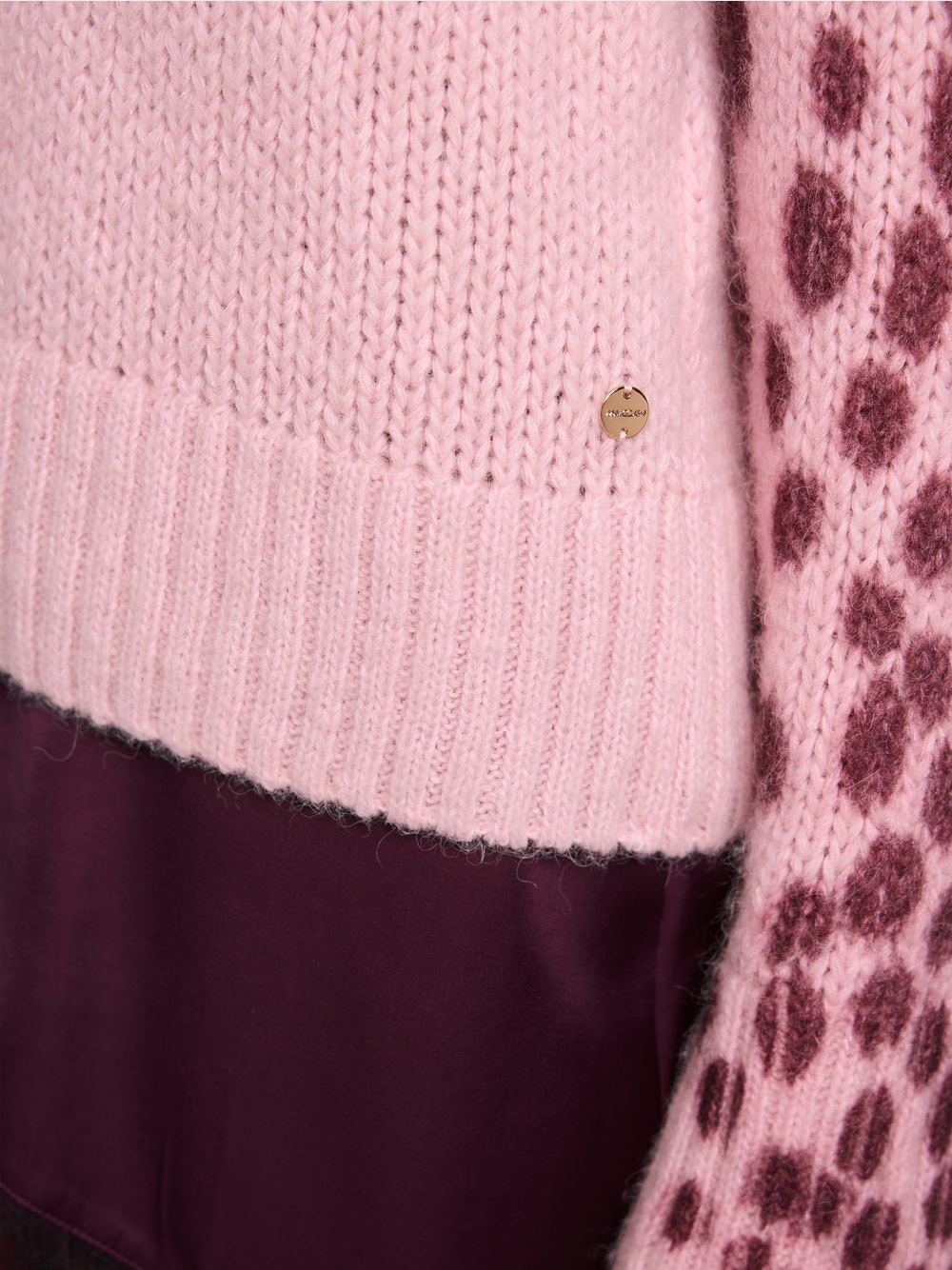 Sveter „Knitted in Germany“ so vzorovanými rukávmi – Obrázok 4
