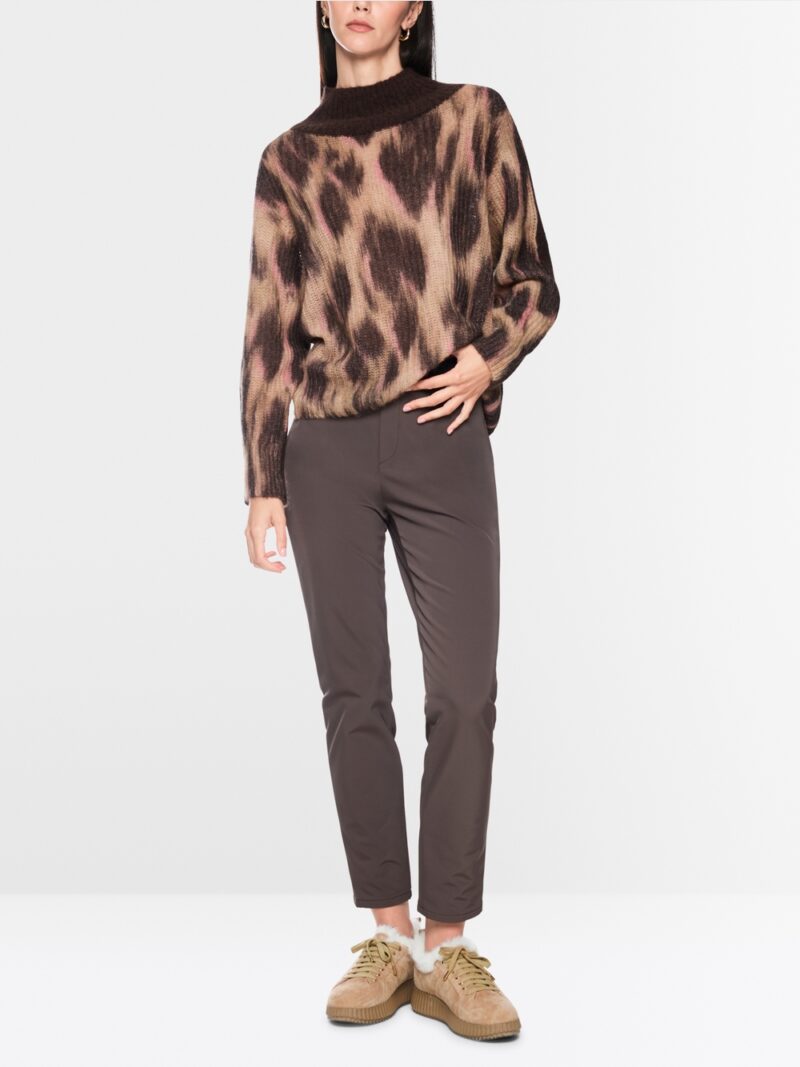 Sveter „Knitted in Germany“ s leopardím vzorom